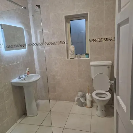 Cosy Two Bedroom Countryside House بيت للعطل