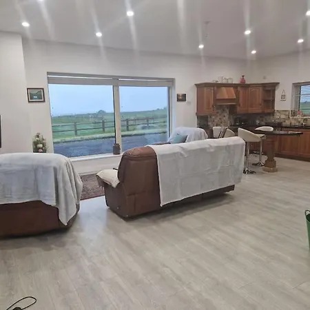 بيت للعطل Cosy Two Bedroom Countryside House