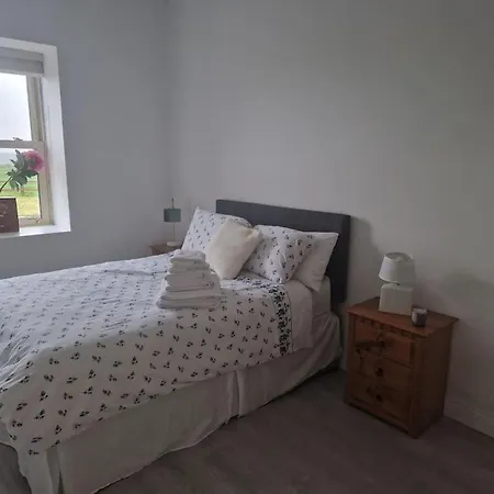 Cosy Two Bedroom Countryside House *